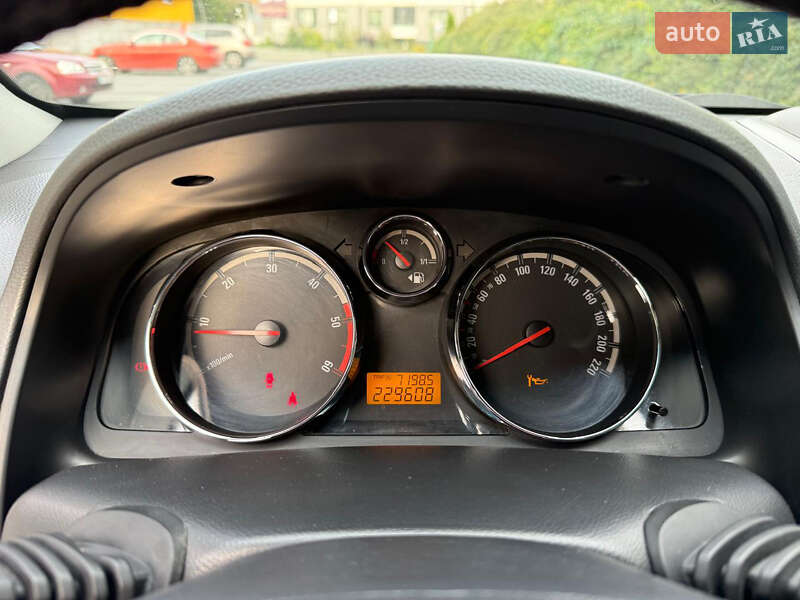 Позашляховик / Кросовер Opel Antara 2010 в Луцьку