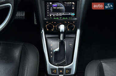 Позашляховик / Кросовер Opel Antara 2012 в 