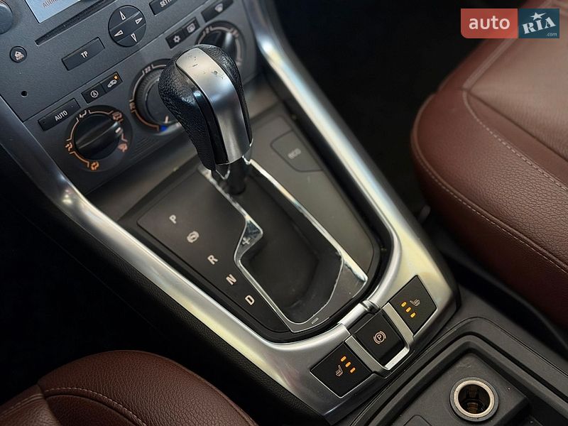 Внедорожник / Кроссовер Opel Antara 2011 в Киеве