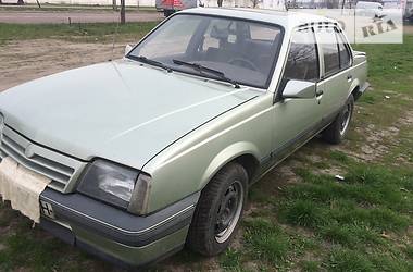 Седан Opel Ascona 1988 в Киеве