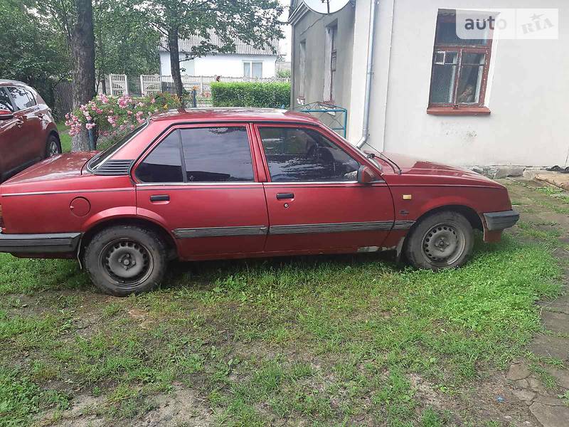 Седан Opel Ascona 1985 в Маневичах