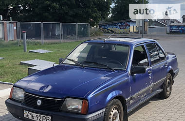 Седан Opel Ascona 1985 в Сокале