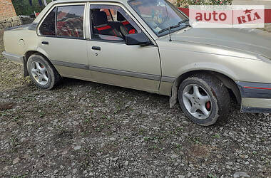 Седан Opel Ascona 1986 в Гусятине