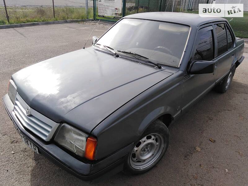 Седан Opel Ascona 1988 в Ивано-Франковске