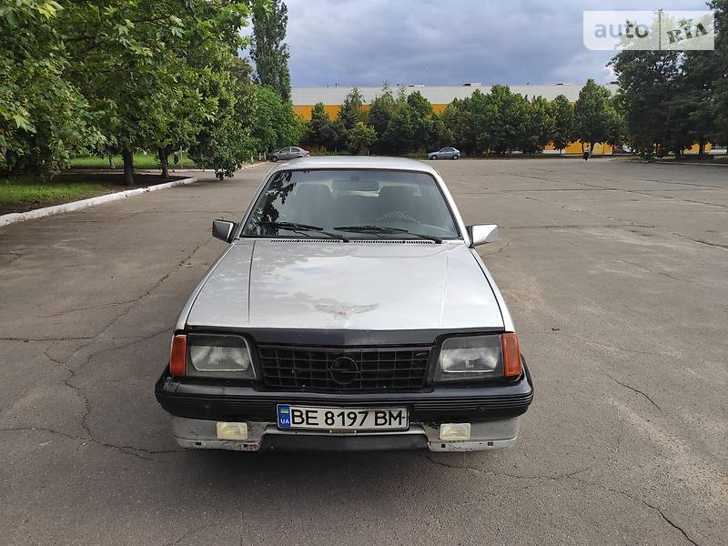 Седан Opel Ascona 1985 в Николаеве