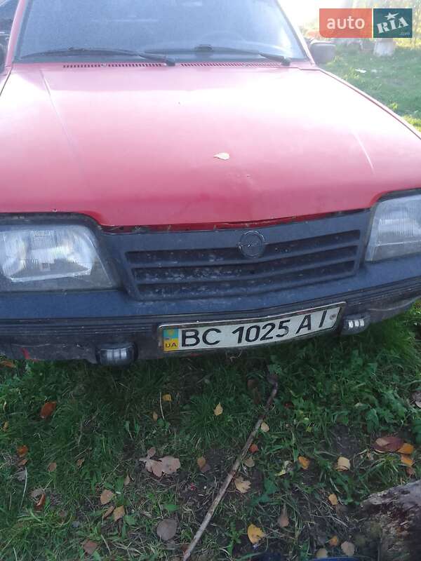 Седан Opel Ascona 1983 в Львове