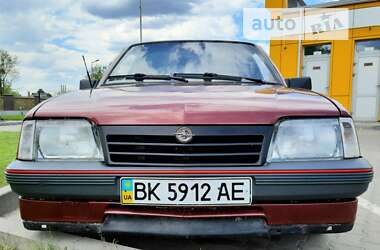 Хэтчбек Opel Ascona 1988 в 