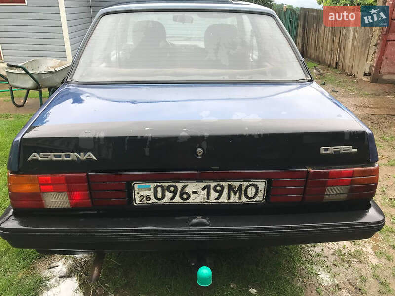 Седан Opel Ascona 1986 в Вижнице