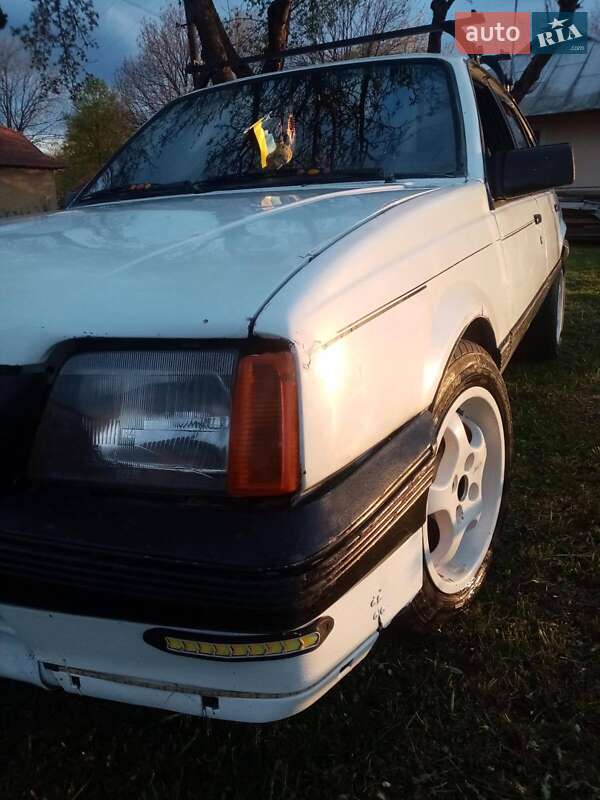 Седан Opel Ascona 1987 в Коломые
