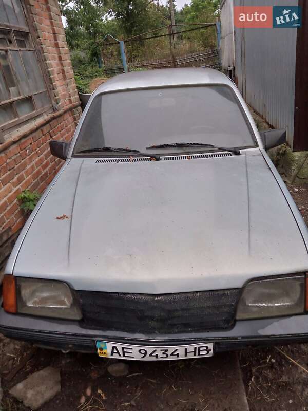 Седан Opel Ascona 1985 в Днепре фото 5 Седан Opel Ascona 1985 в Днепре
