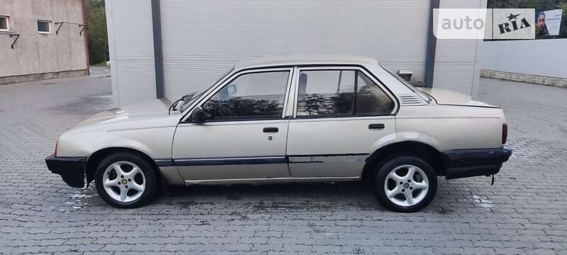 Седан Opel Ascona 1987 в Коломые