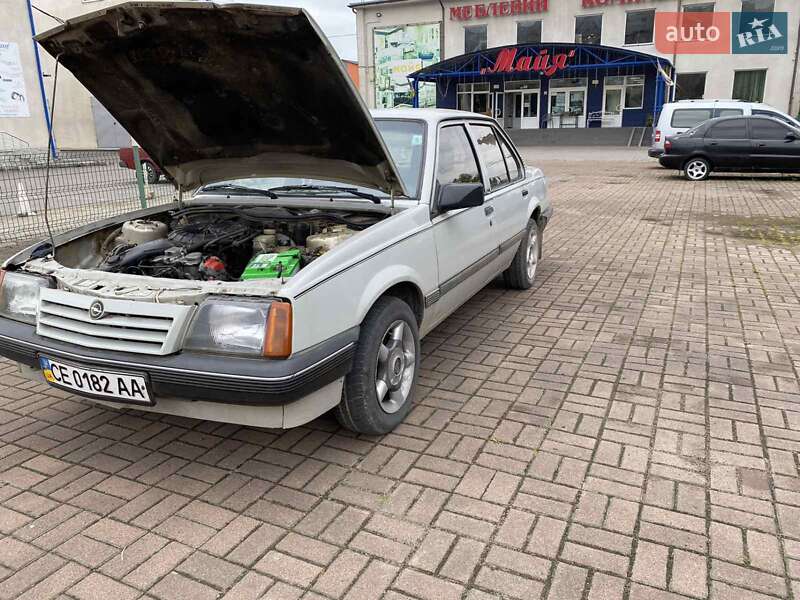 Седан Opel Ascona 1987 в Черновцах