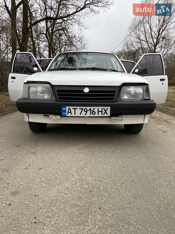 Седан Opel Ascona 1988 в Ивано-Франковске
