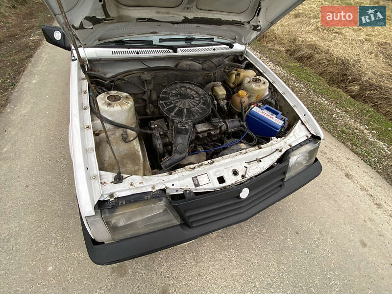 Седан Opel Ascona 1988 в Ивано-Франковске