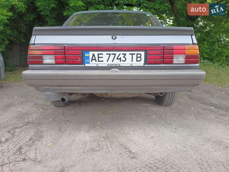 Седан Opel Ascona 1986 в Днепре