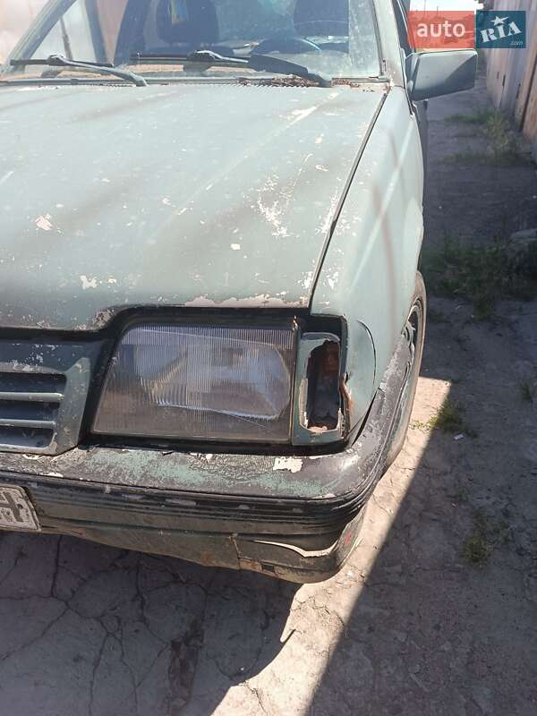 Седан Opel Ascona 1987 в Києві