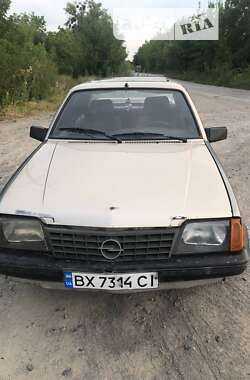 Седан Opel Ascona 1985 в Каменец-Подольском