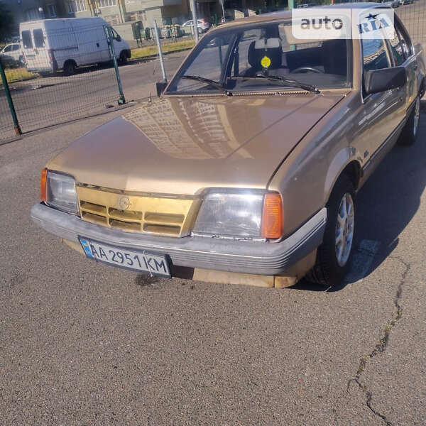 Седан Opel Ascona 1985 в Киеве