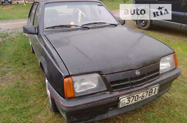 Седан Opel Ascona 1986 в Новоднестровске