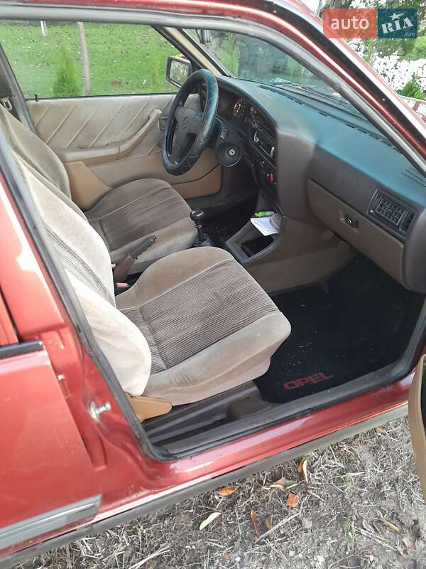 Седан Opel Ascona 1987 в Владимире фото 24 Седан Opel Ascona 1987 в Владимире