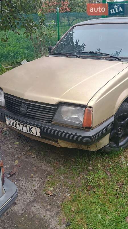 Купе Opel Ascona 1982 в 