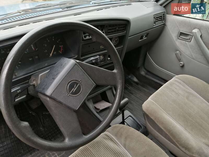 Седан Opel Ascona 1988 в Одессе