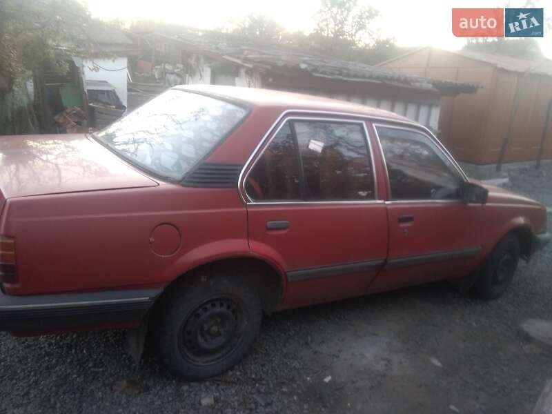 Седан Opel Ascona 1983 в Староконстантинове