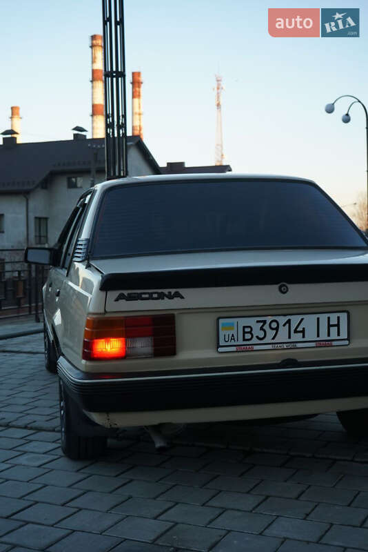 Седан Opel Ascona 1983 в Ивано-Франковске