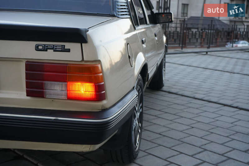 Седан Opel Ascona 1983 в Ивано-Франковске