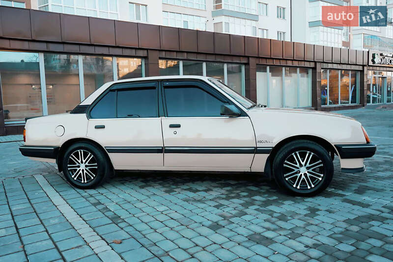 Седан Opel Ascona 1983 в Ивано-Франковске