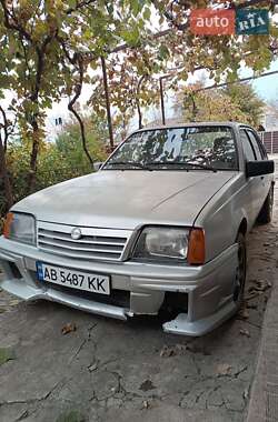 Седан Opel Ascona 1988 в Сокирянах