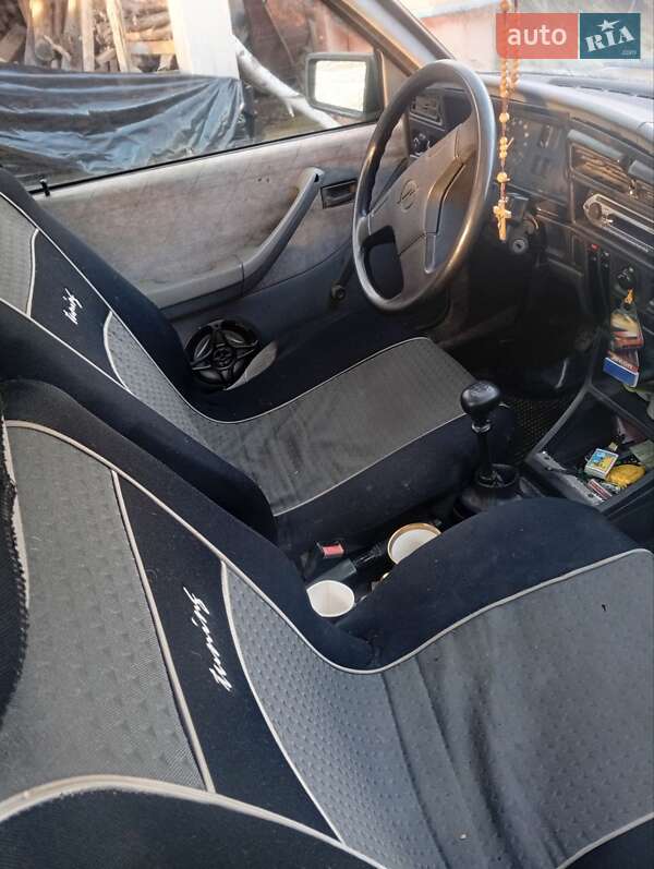 Седан Opel Ascona 1986 в Косове