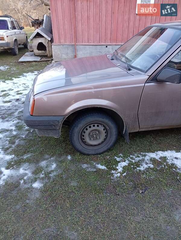 Седан Opel Ascona 1986 в Косове