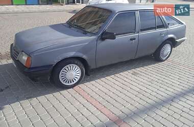 Хэтчбек Opel Ascona 1987 в Драгомирчанах