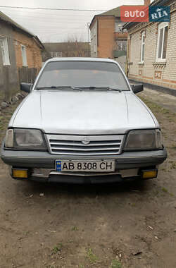 Седан Opel Ascona 1988 в Гайсине