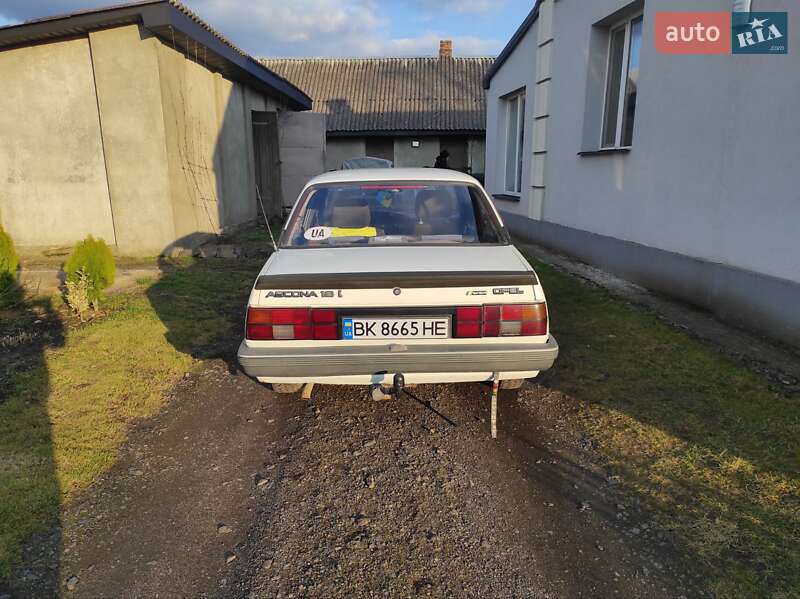 Седан Opel Ascona 1988 в Дубні фото 6 Седан Opel Ascona 1988 в Дубні