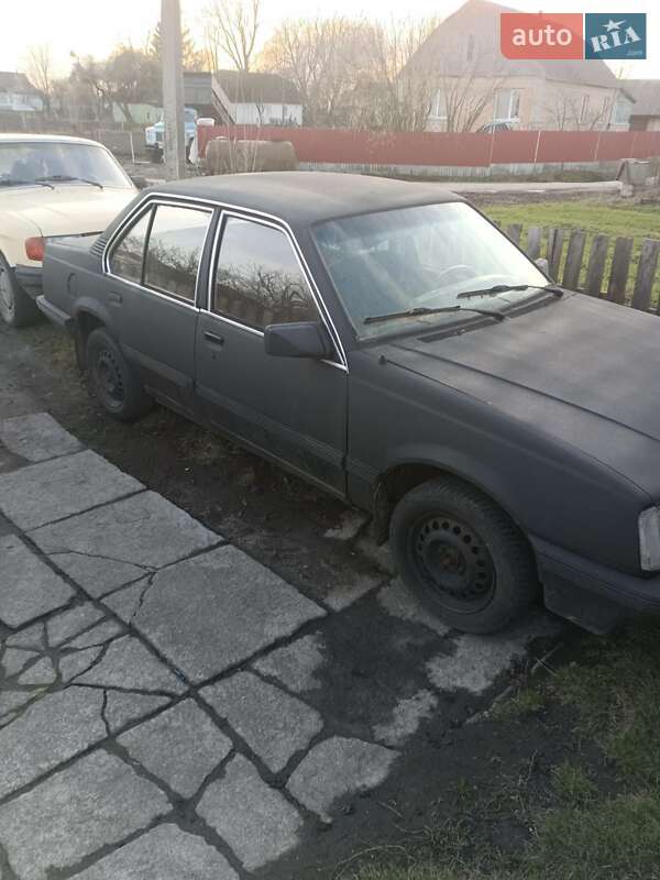 Седан Opel Ascona 1985 в Романове