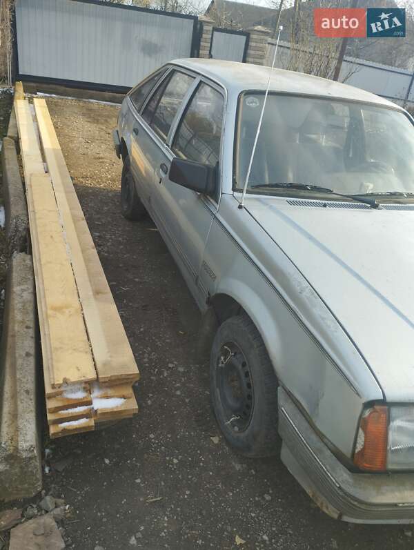 Хэтчбек Opel Ascona 1986 в Толстом