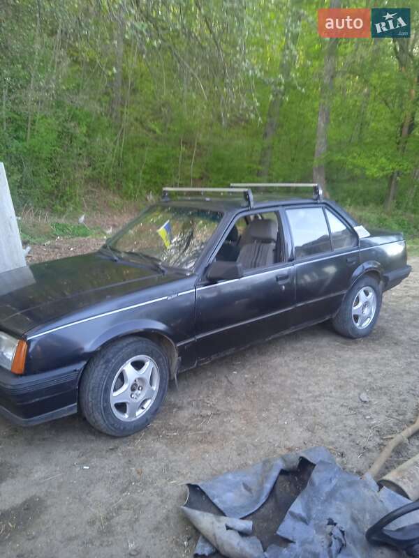 Седан Opel Ascona 1986 в Глыбокой