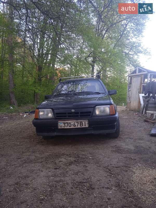 Седан Opel Ascona 1986 в Глыбокой