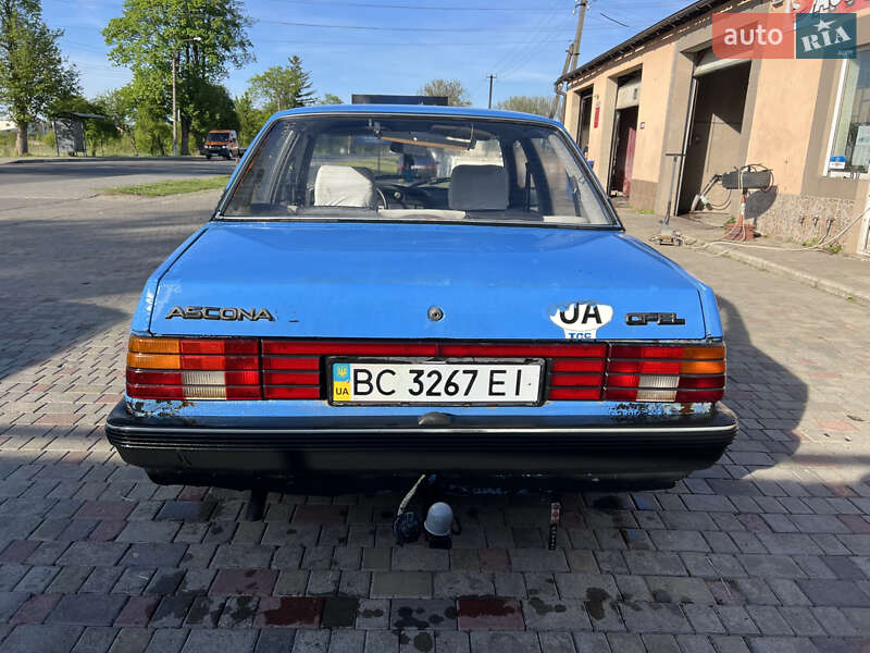 Седан Opel Ascona 1983 в Самборе