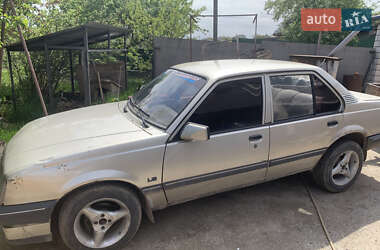 Седан Opel Ascona 1987 в Баре