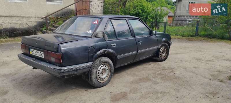 Седан Opel Ascona 1988 в Монастыриске