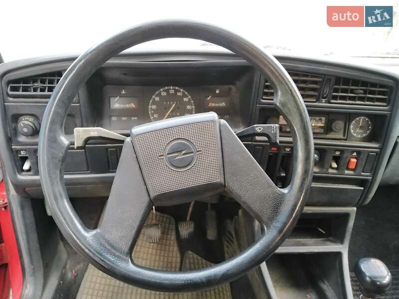 Седан Opel Ascona 1986 в Хмельницком