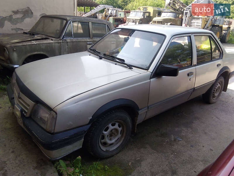 Седан Opel Ascona 1987 в Львове