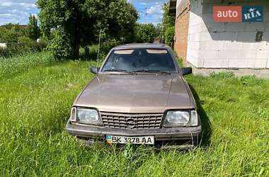Седан Opel Ascona 1986 в Луцьку