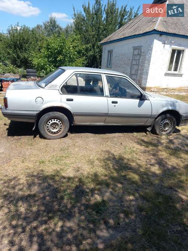 Седан Opel Ascona 1987 в Березане