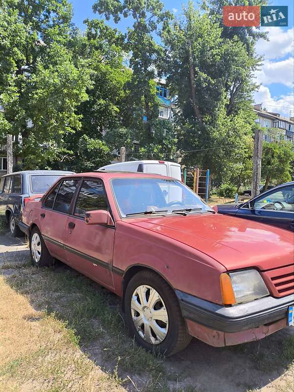 Седан Opel Ascona 1987 в Киеве
