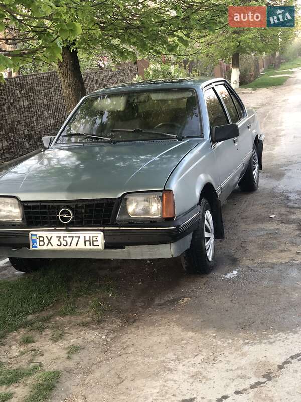Седан Opel Ascona 1986 в Кам'янець-Подільському