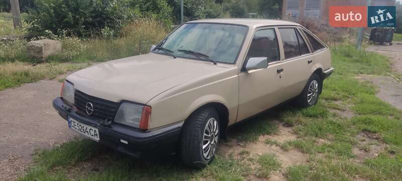 Хэтчбек Opel Ascona 1986 в Черновцах